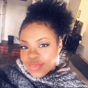 Meet your Posher, Tia